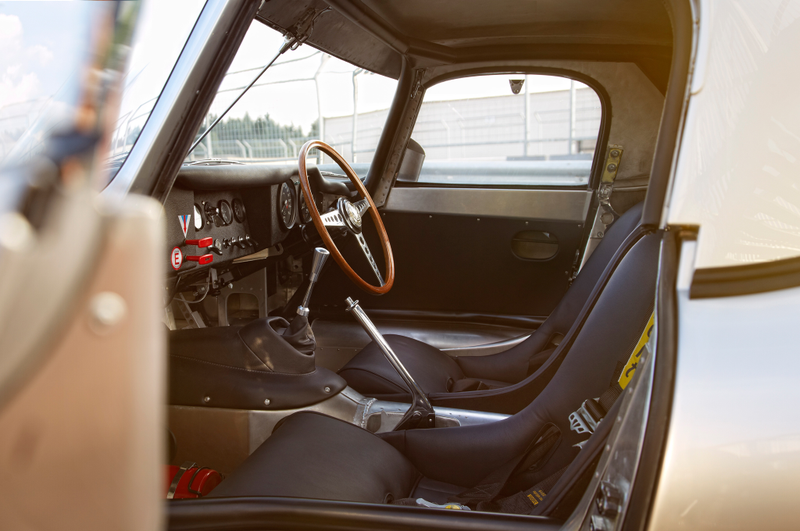 That looks like the most visceral driving interior. I want it!